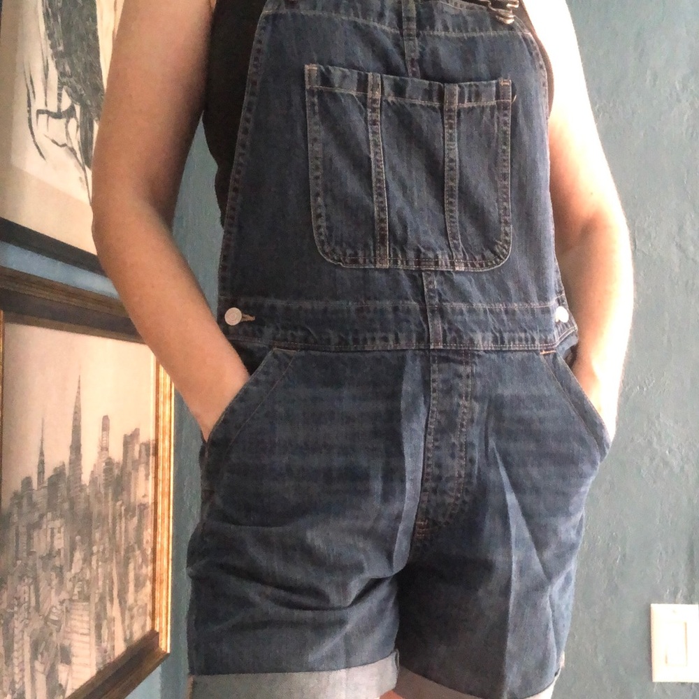 GAP women’s Med short denim overalls, barely worn